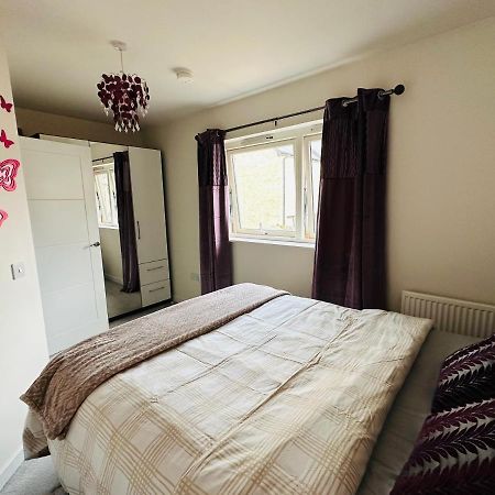Modern 3 Bed Villa With Free Parking And Garden Close To City Center And Edinburgh Airport Exterior foto